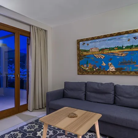 Belvedere Andros Μπατσί